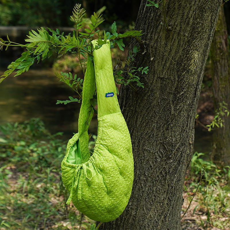 Portable Pet Carrier Bag With Warm Shoulder Strap Design For Travel Comfort